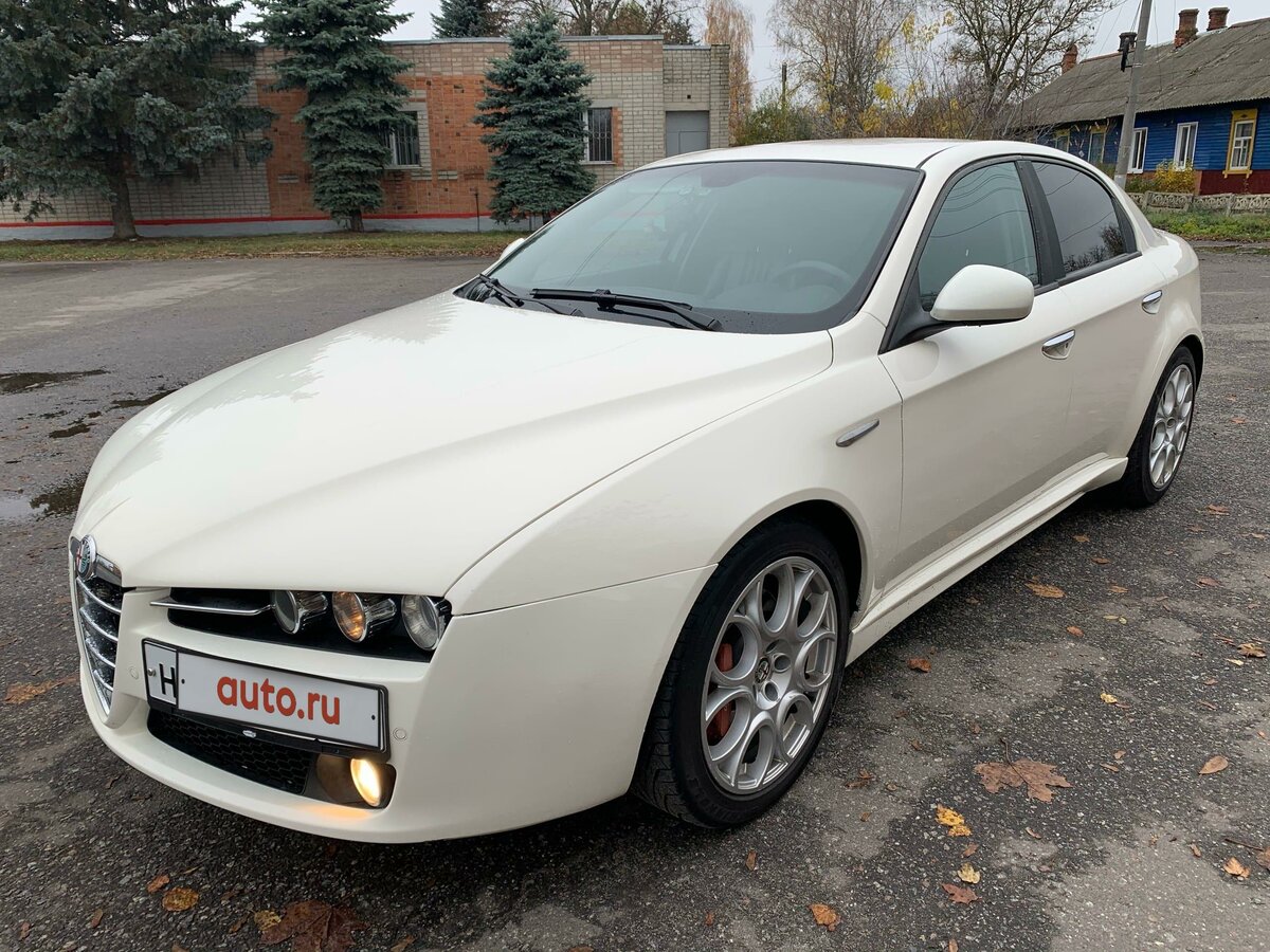 Белый альфа ромео
