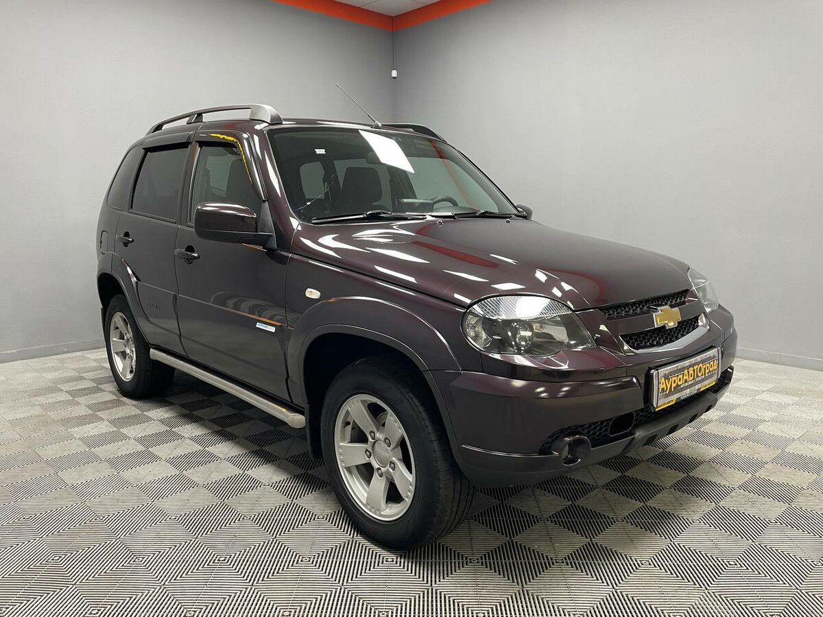 Купить б/у Chevrolet Niva I Рестайлинг 1.7 MT (80 л.с.) 4WD бензин ...