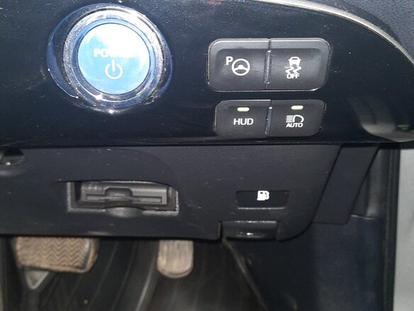 2016 Toyota Prius IV (XW50), серый, 1600000 рублей - вид 23