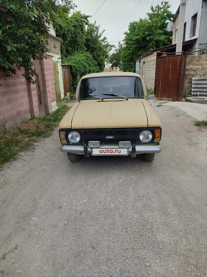 Иж комби желтый