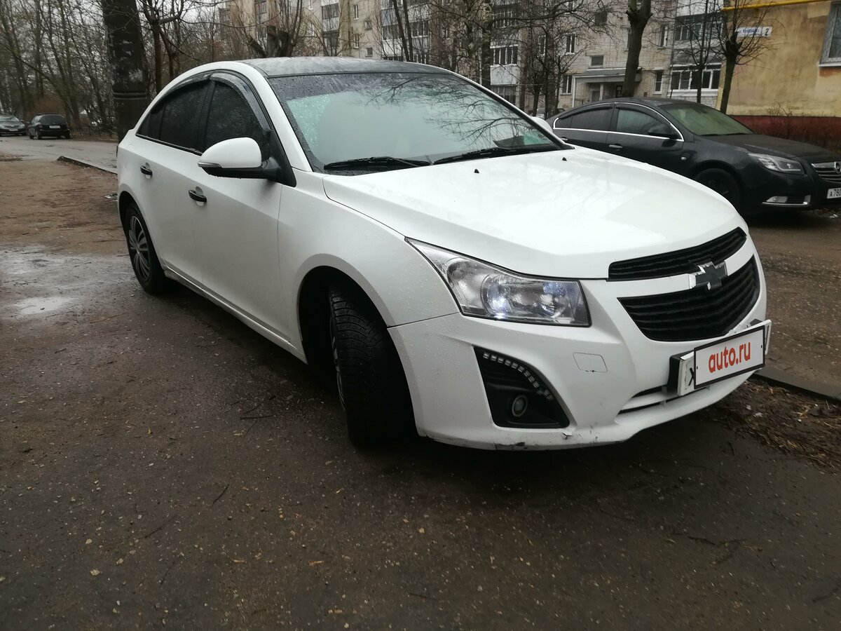Шевроле круз хэтчбек белый
