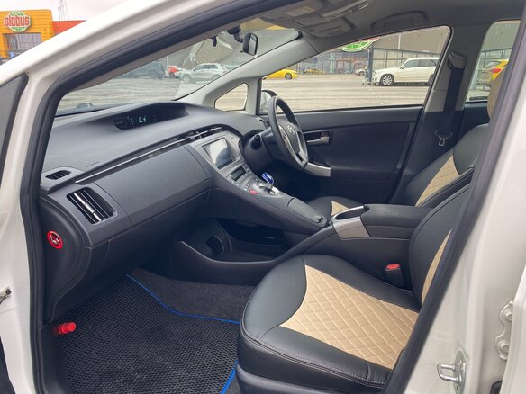 2014 Toyota Prius III Рестайлинг (XW30), белый, 1200000 рублей - вид 7