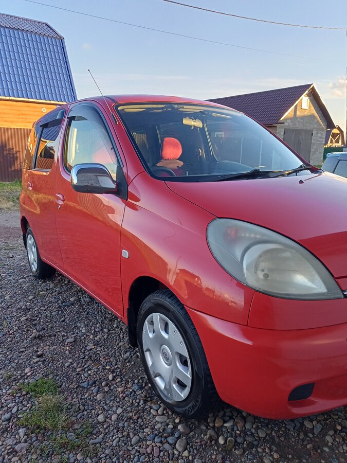 Тойота фанкарго 2000