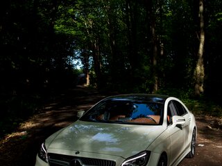 2015 Mercedes-Benz CLS 400 II (C218) Рестайлинг, белый, 3000000 рублей, вид 1