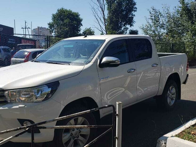 Тойота хайлюкс полуторная кабина