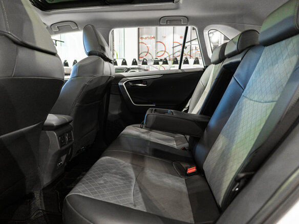 2025 Toyota RAV4 V (XA50), чёрный - вид 31