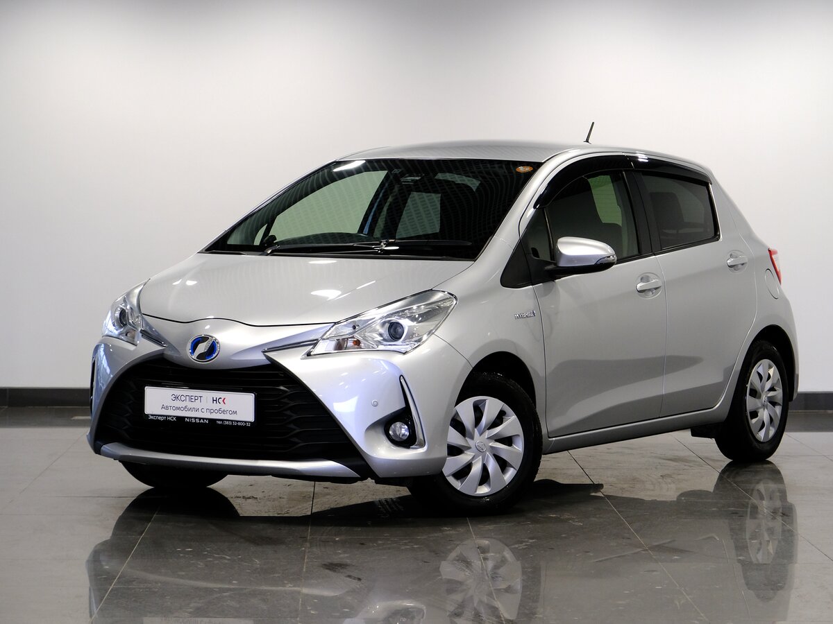 Toyota Vitz 2017 гибрид