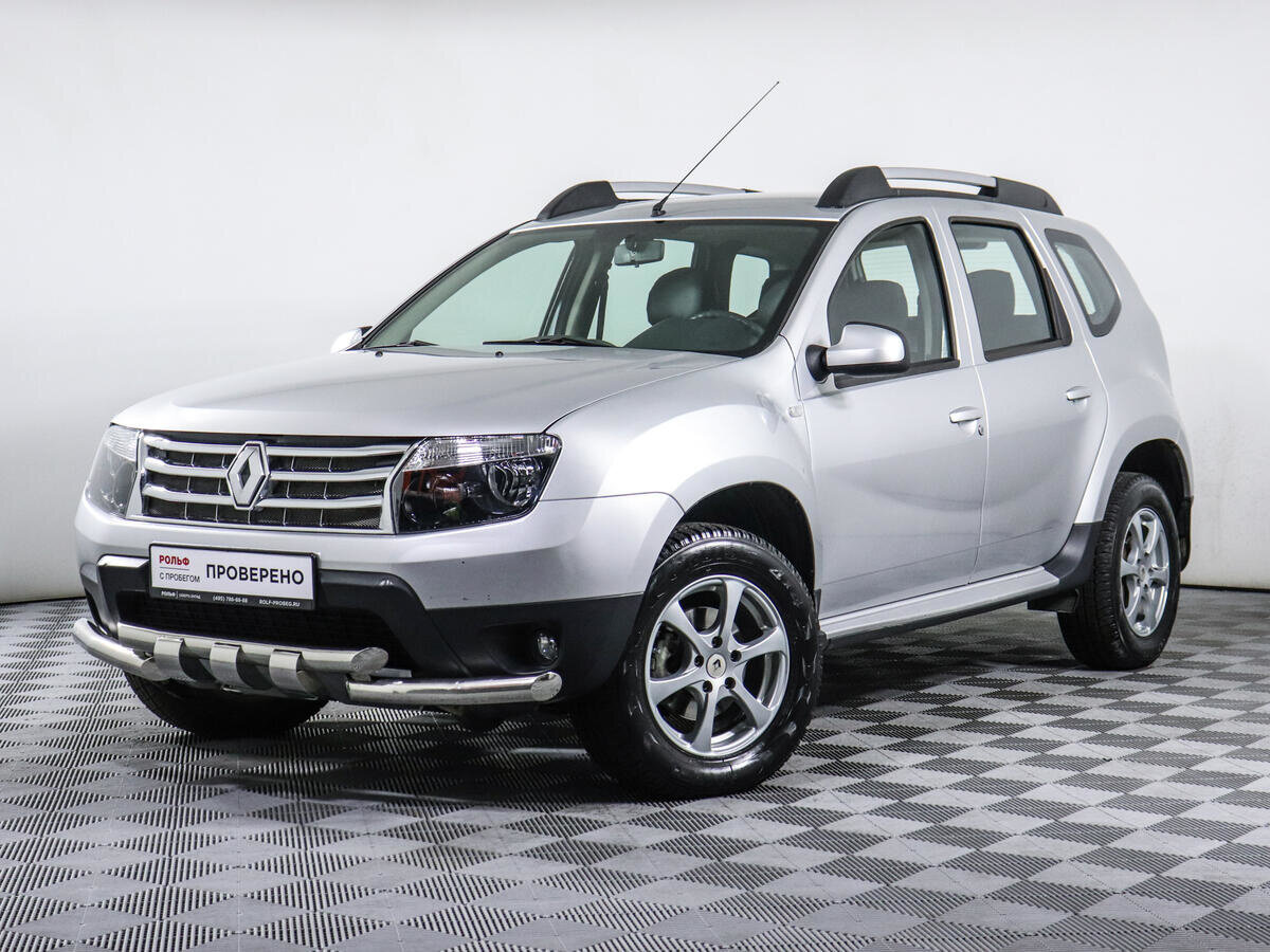 Купить б/у Renault Duster I 2.0 AT (135 л.с.) 4WD бензин автомат в Москве: чёрны