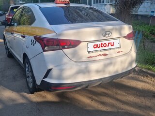2017 Hyundai Solaris II, красный, 505000 рублей, вид 3