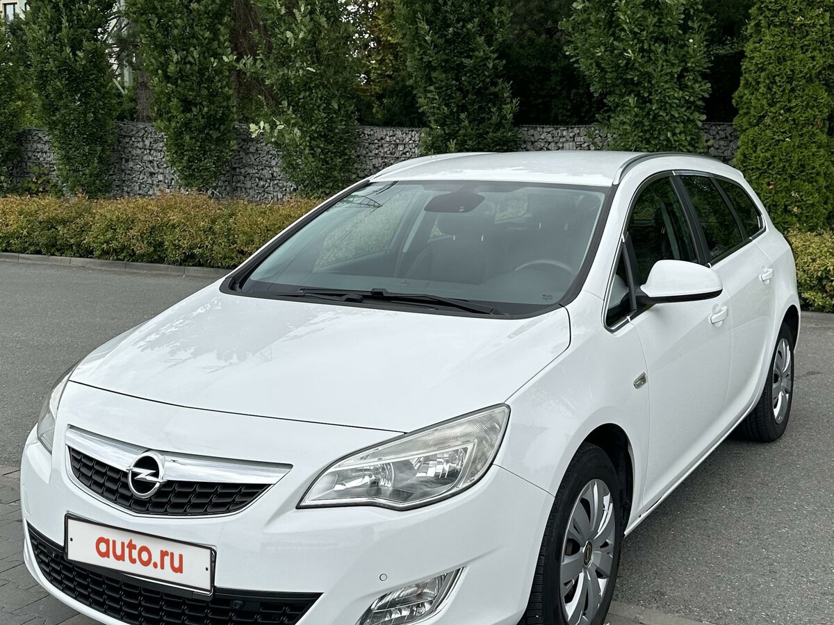 Купить б/у Opel Astra J Рестайлинг GTC 1.4 MT (140 л.с.) бензин механика в Москв