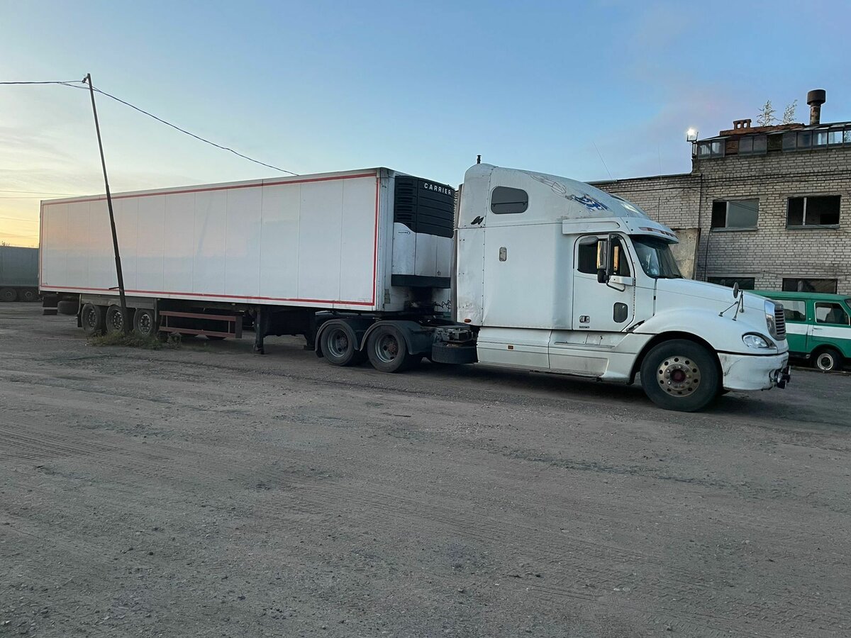 Freightliner Columbia ATS 1 38