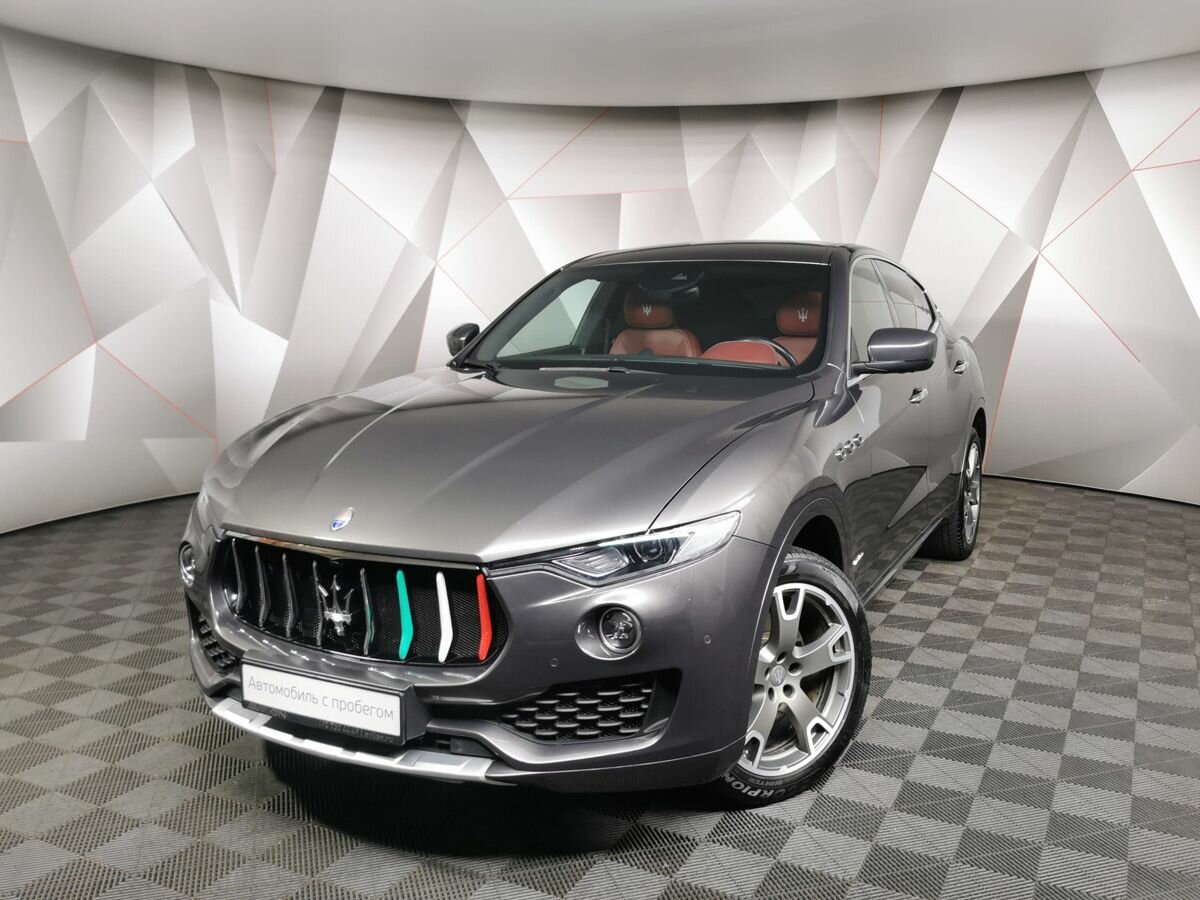 Maserati Levante с черной решеткой