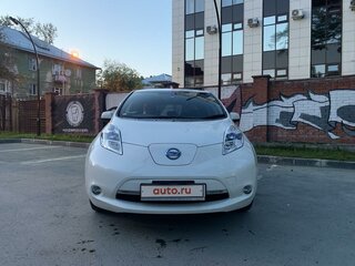 2014 Nissan Leaf I (ZE0/AZE0), белый, 850000 рублей, вид 1