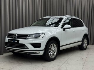 2017 Volkswagen Touareg II Рестайлинг, белый, 3040000 рублей, вид 1