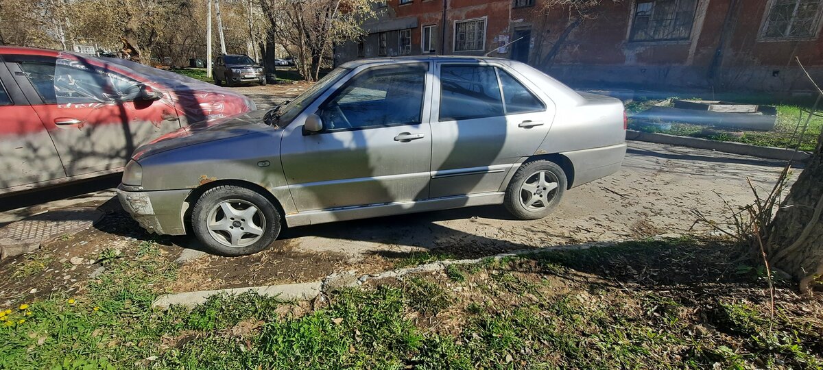 Чери амулет серый