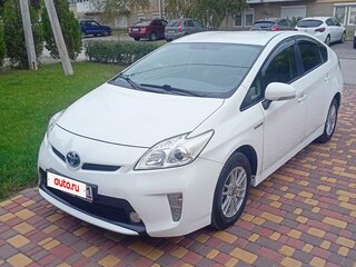 2013 Toyota Prius III Рестайлинг (XW30), белый, 1550000 рублей, вид 1