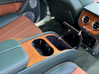2023 Bentley Bentayga I Рестайлинг, зелёный, 21890000 рублей, вид 4
