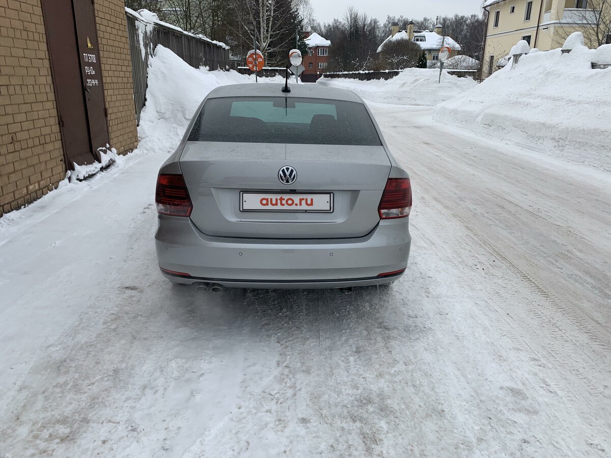 Авто на десне