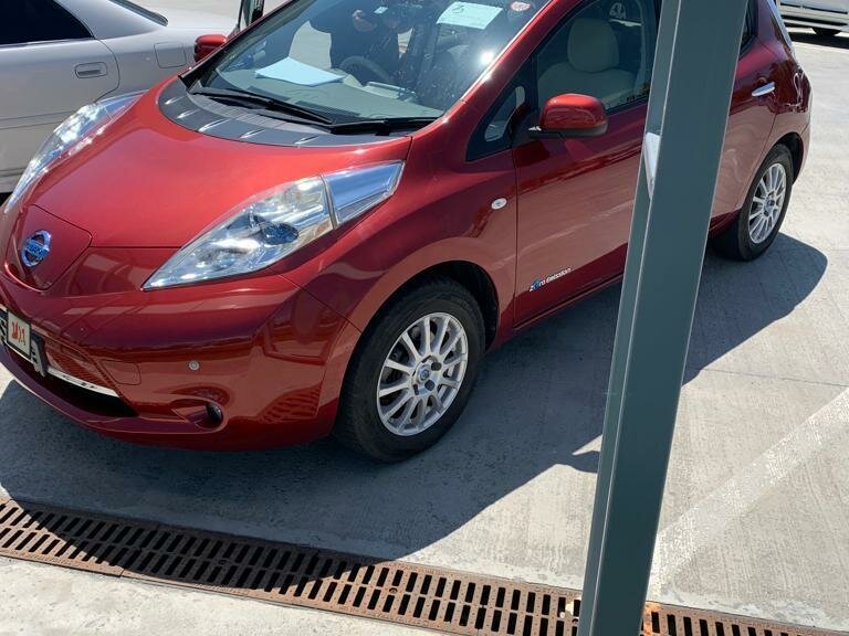 Nissan Leaf правый руль