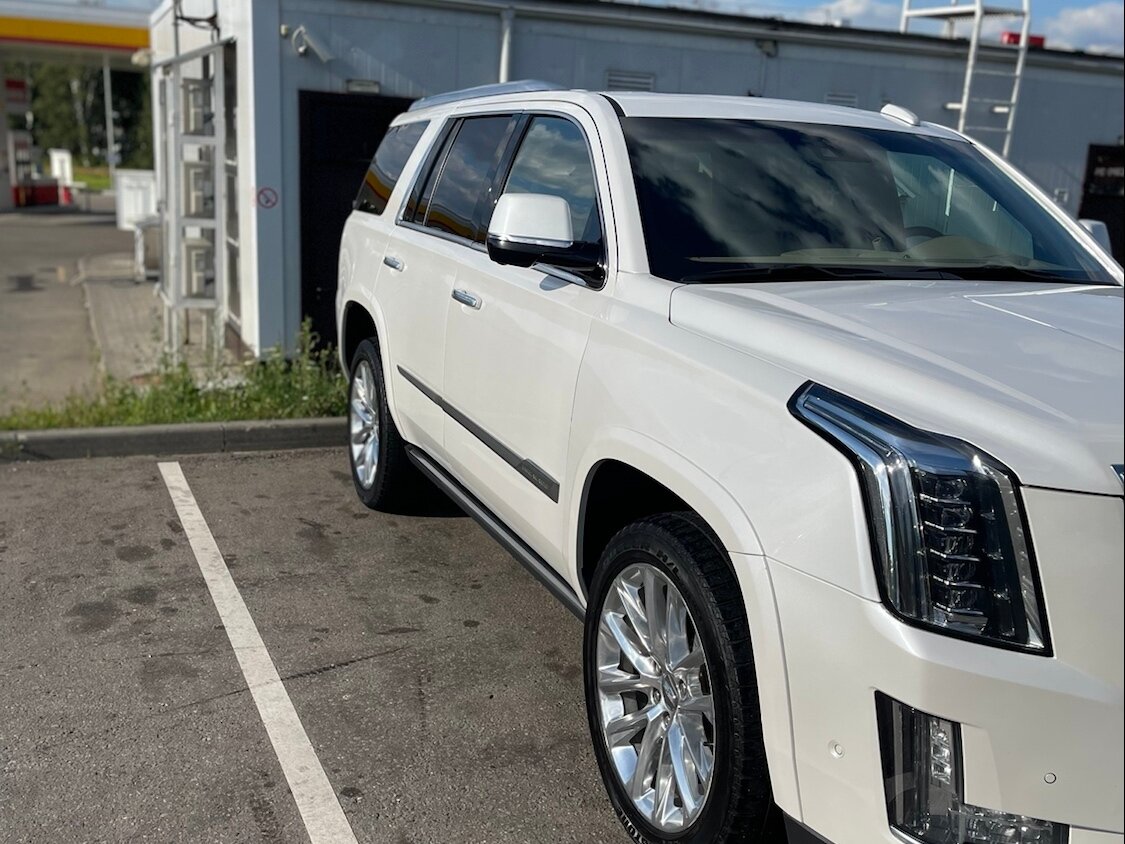 Escalade 4 белый с черной решеткой