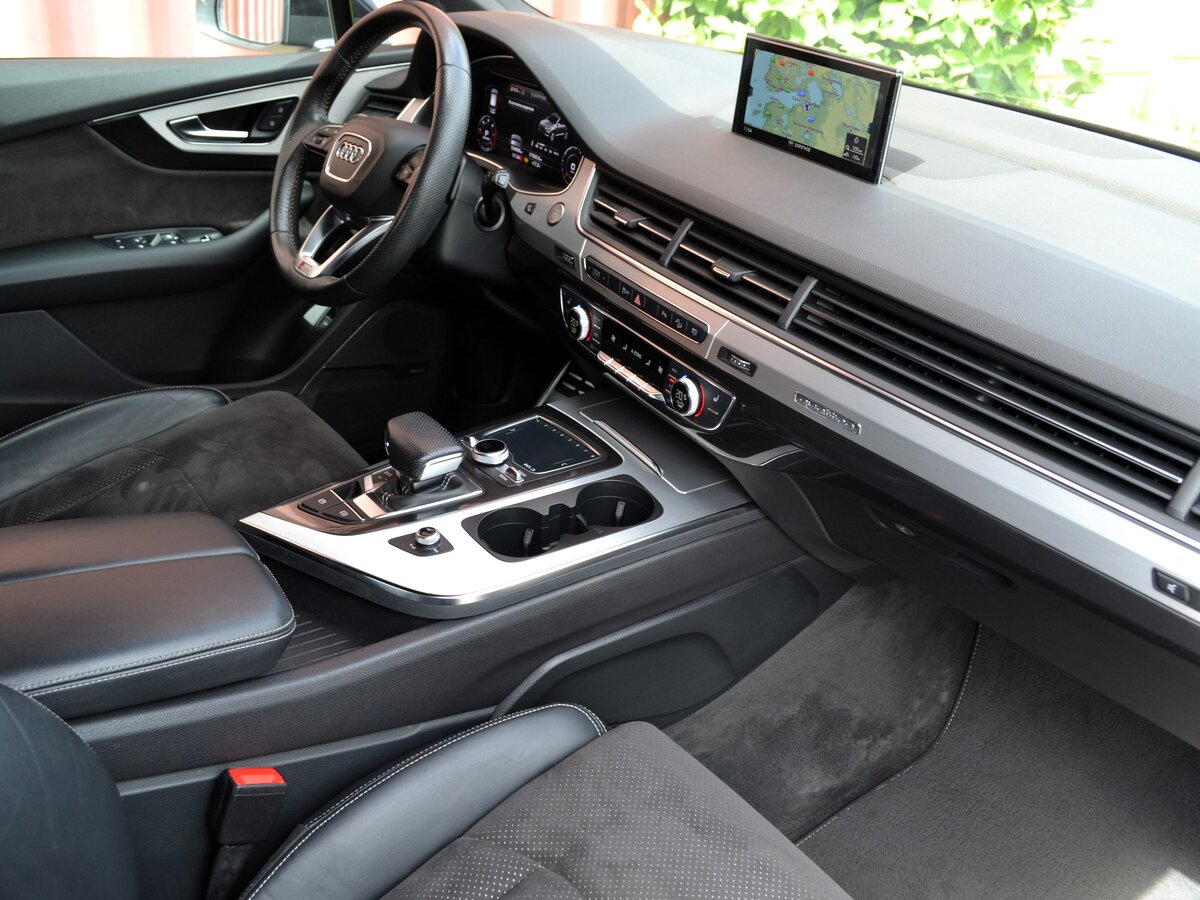 AUDI Q7 - фото 12