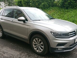 2017 Volkswagen Tiguan II, серебристый, 4000100 рублей, вид 1