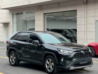 2021 Toyota RAV4 V (XA50), чёрный, 1829555 рублей, вид 1