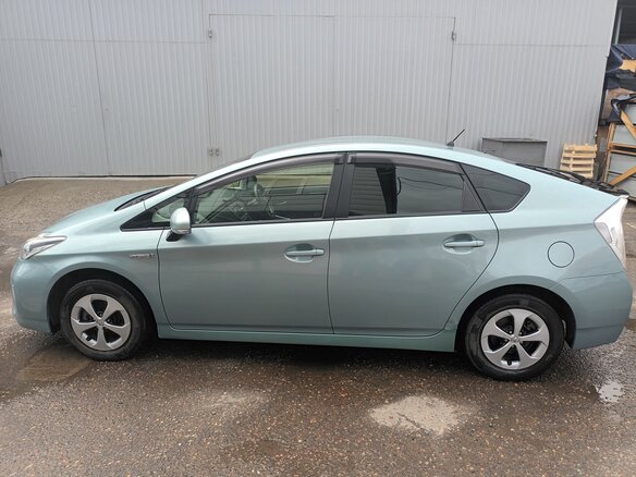 2015 Toyota Prius III Рестайлинг (XW30), зелёный, 1300000 рублей - вид 3