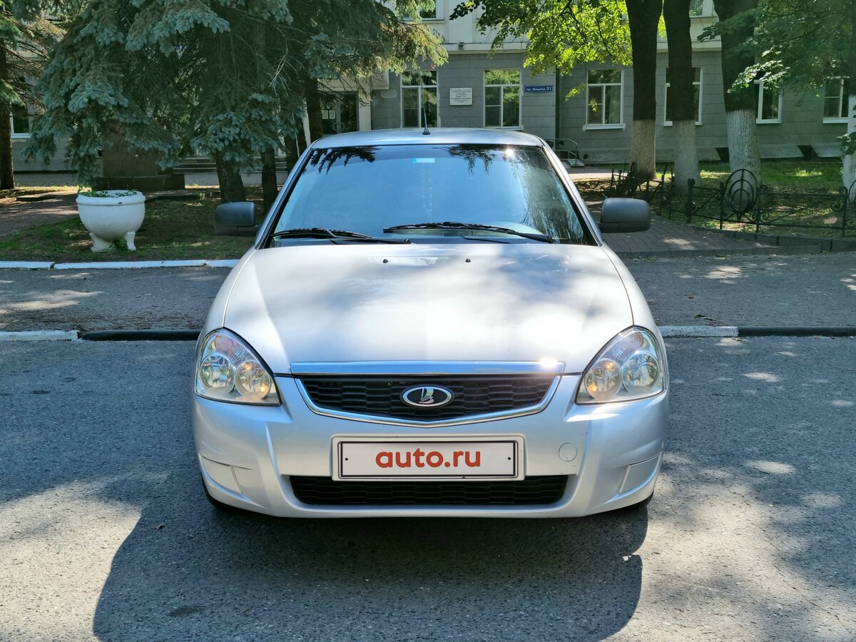Приора хэтчбек серебристый 209