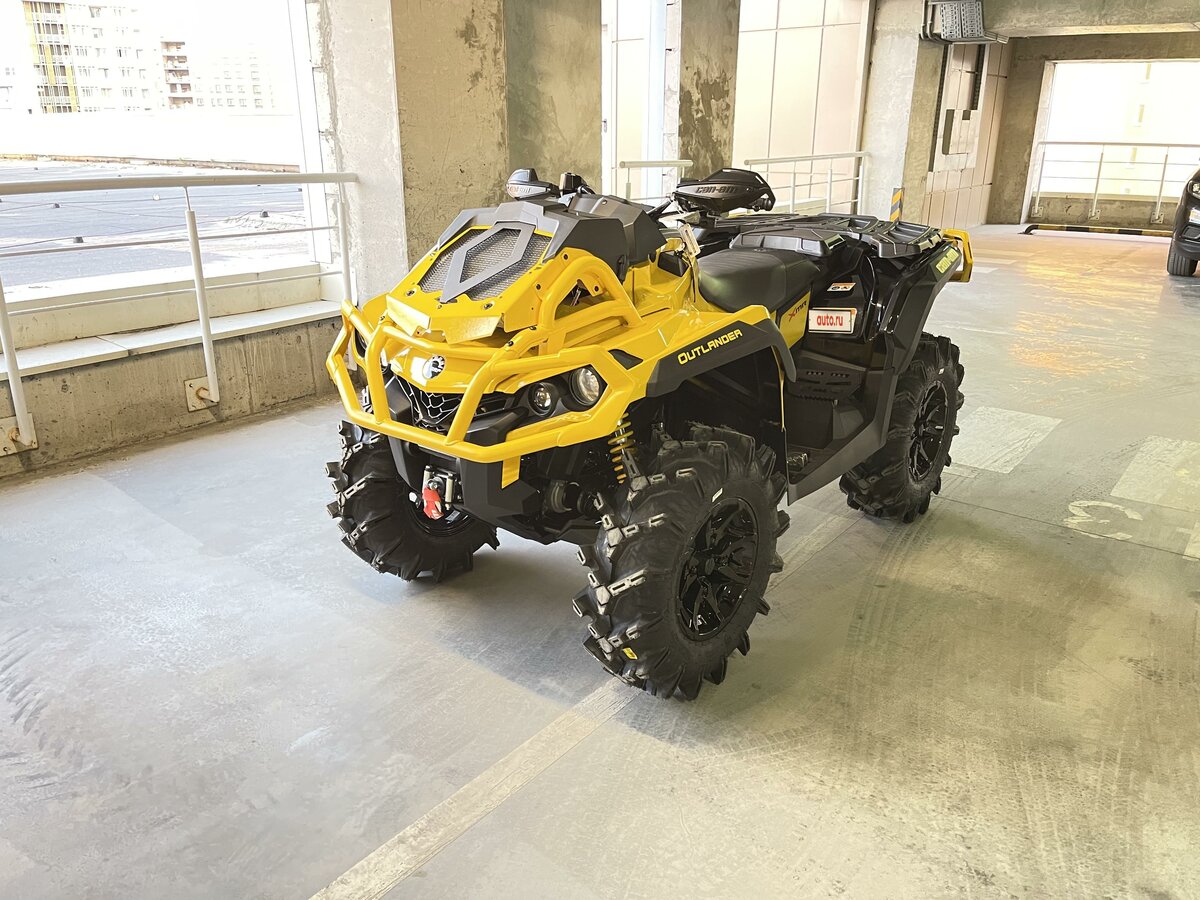 Квадроцикл BRP Outlander 1000 в лесу