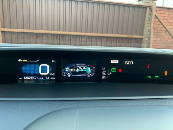 2018 Toyota Prius PHV ZVW52 Prime IV (XW50), голубой, 1960000 рублей - вид 15