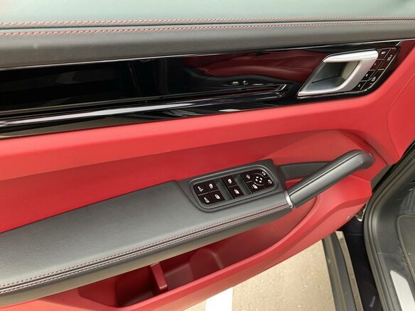 2020 Porsche Cayenne III, чёрный - вид 36