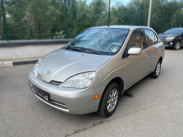 2001 Toyota Prius I Рестайлинг (XW10), золотистый, 750000 рублей