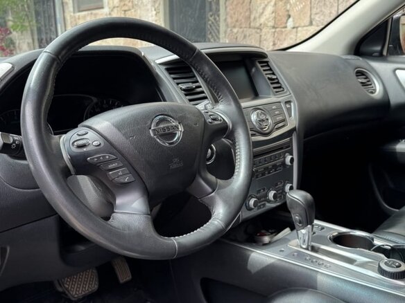 2017 Nissan Pathfinder IV Рестайлинг, серый, 1800000 рублей - вид 3