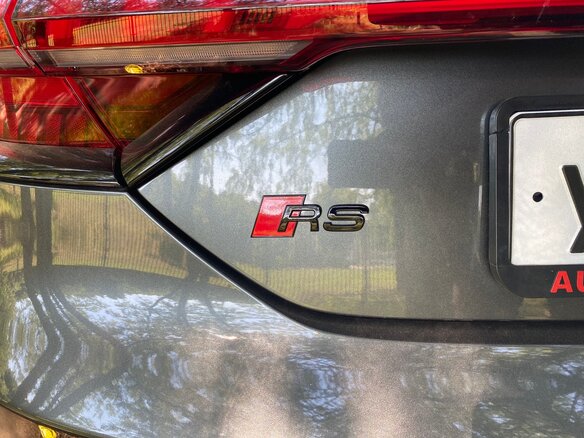 2021 Audi RS e-tron GT I, серый - вид 8