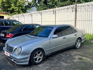 1998 Mercedes-Benz E-Класс 240 II (W210, S210), серебристый, 147000 рублей, вид 1