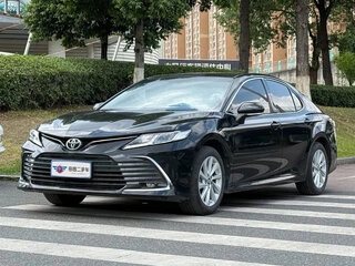 2022 Toyota Camry VIII (XV70) Рестайлинг, чёрный, 2000000 рублей, вид 1