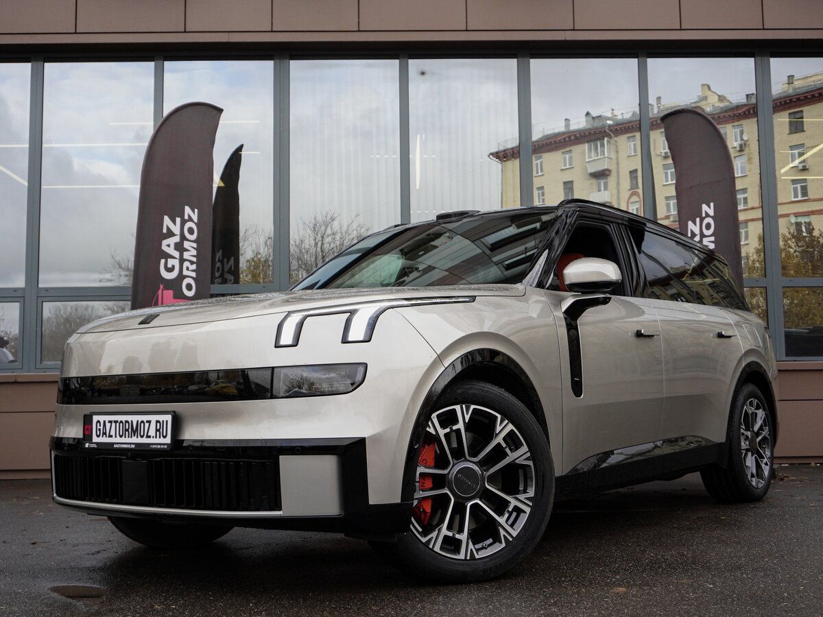 Lynk & Co 900