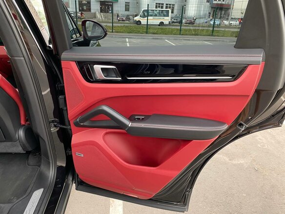 2020 Porsche Cayenne III, чёрный - вид 24