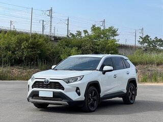 2021 Toyota RAV4 V (XA50), белый, 2600000 рублей, вид 1