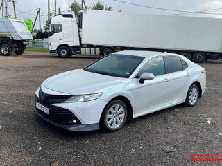 2021 Toyota Camry VIII (XV70), белый, 2350000 рублей, вид 1