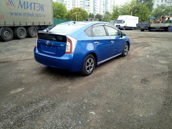 2014 Toyota Prius III Рестайлинг (XW30), синий, 1330000 рублей - вид 9