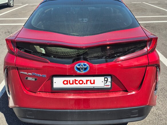 2017 Toyota Prius PHV ZVW52 Prime IV (XW50), красный, 2345000 рублей - вид 2