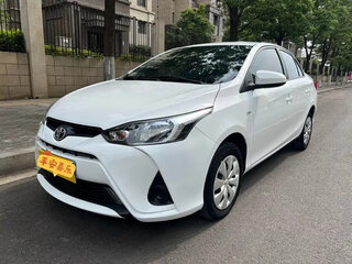 2022 Toyota Yaris L XP150 Рестайлинг, белый, 1100000 рублей, вид 1
