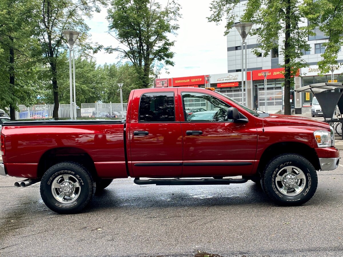 Dodge пикап красный