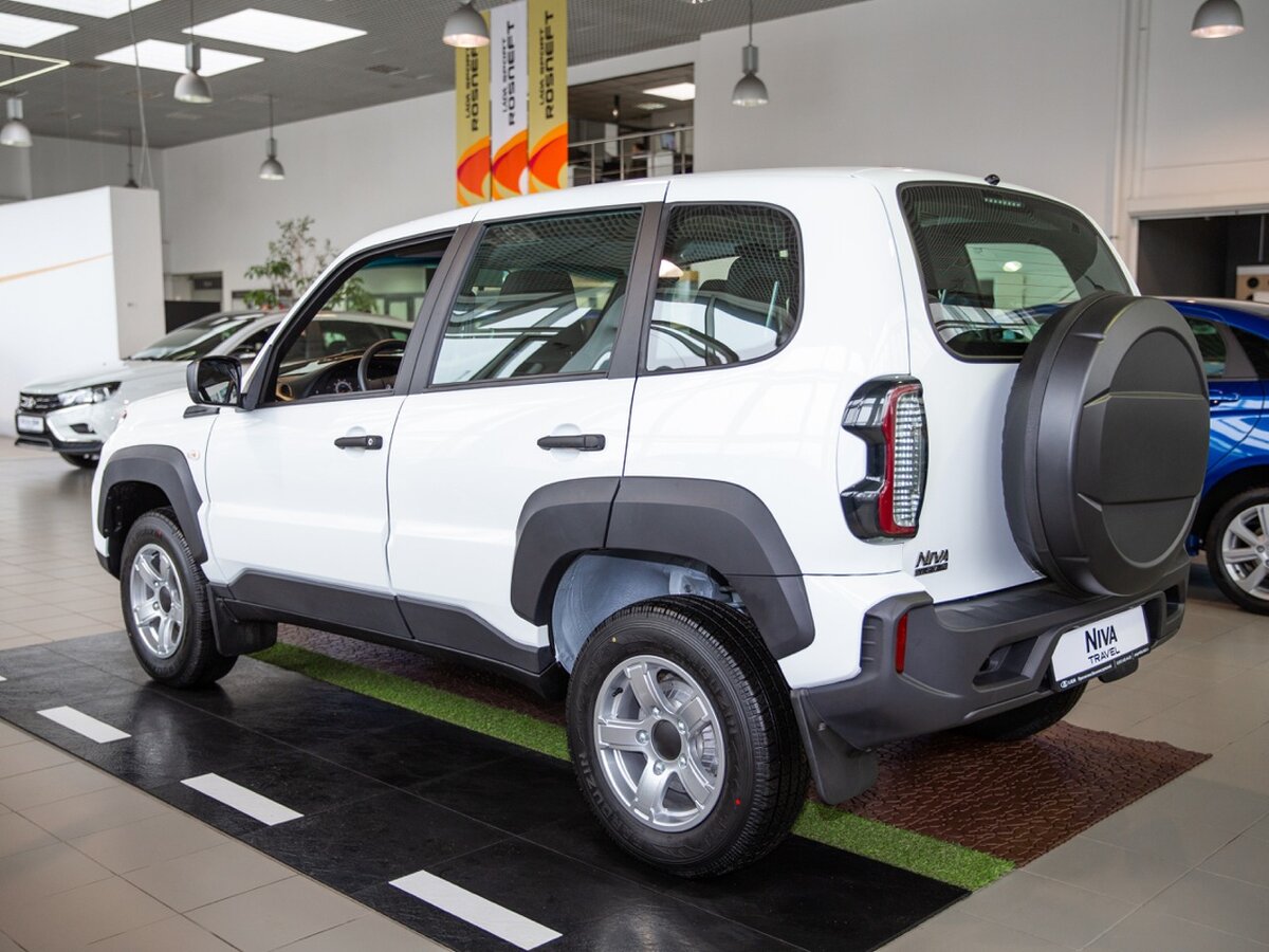 Lada Niva Travel белая