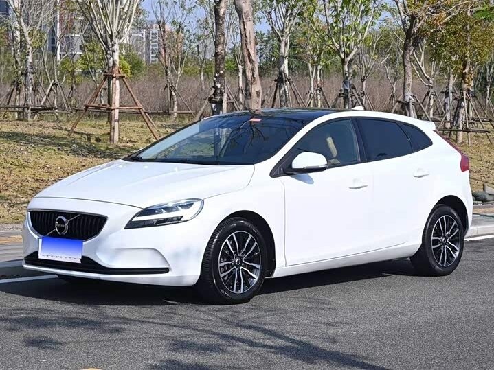 Volvo V40 II Рестайлинг