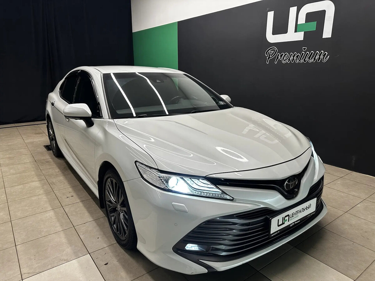 Toyota Camry VIII (XV70)
