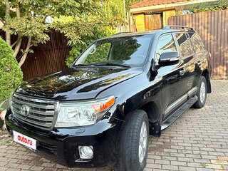 2015 Toyota Land Cruiser 200 Series Рестайлинг 1, чёрный, 5000000 рублей, вид 1