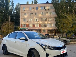 2020 Kia Rio IV Рестайлинг, белый, 1250000 рублей, вид 2